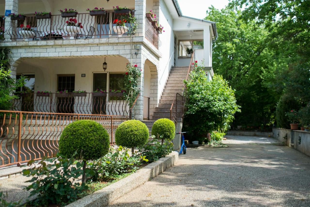 Apartment Dani Malinska Esterno foto