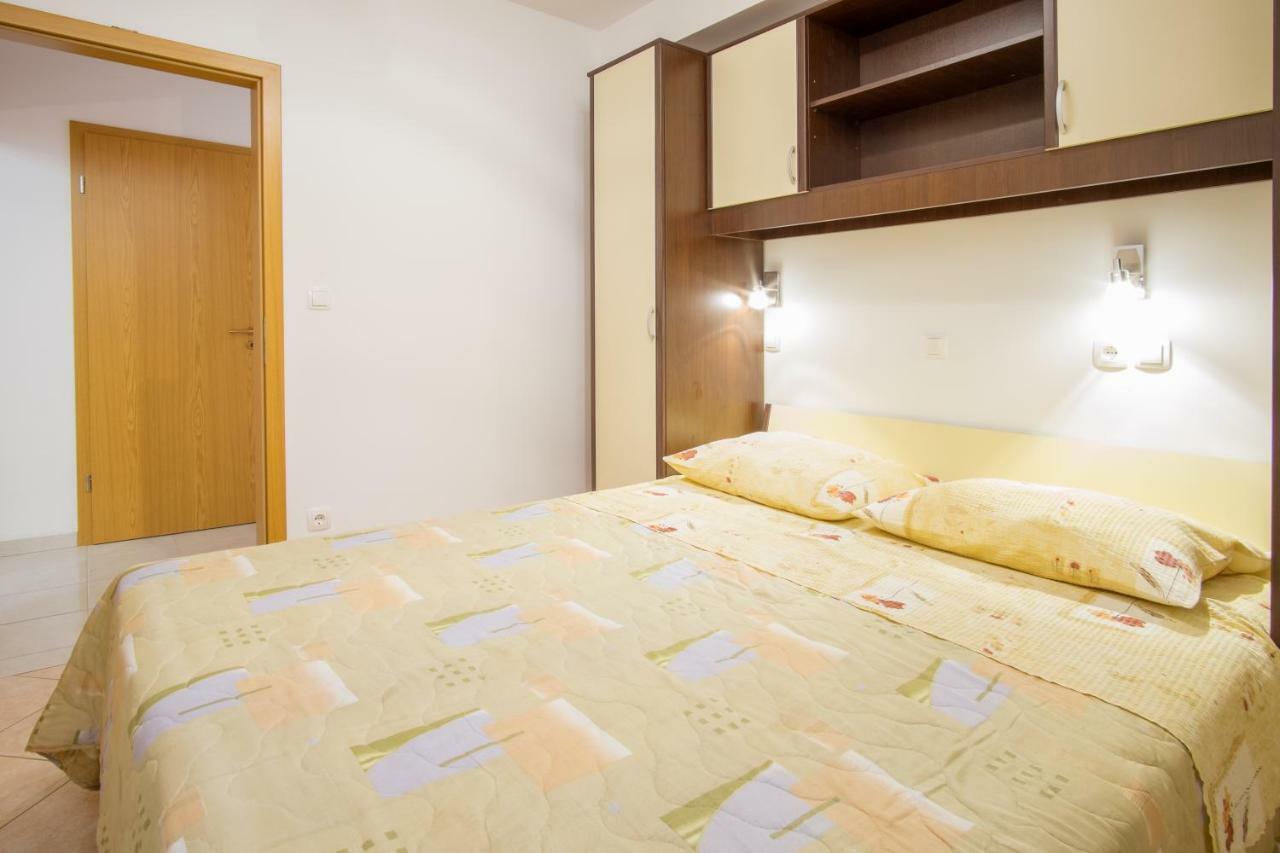 Apartment Dani Malinska Esterno foto