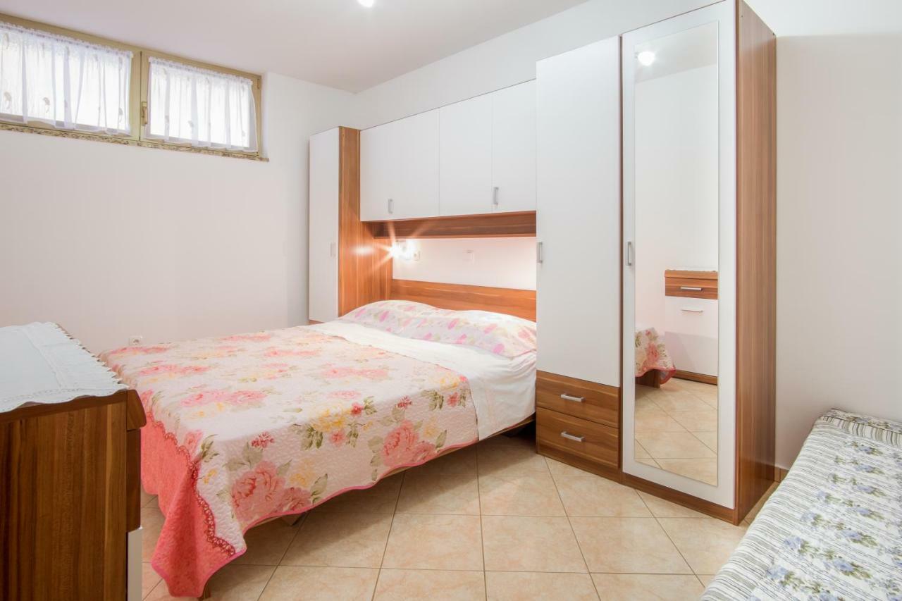 Apartment Dani Malinska Esterno foto